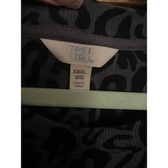 TIME AND TRU Leopard Print Crop Sweatshirt (Size XXXL) - Picture 2 of 6